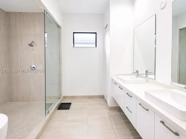 Продажа дома по адресу 4318 NW 81st Ave - фото 9370717