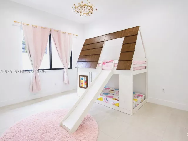 Продажа дома по адресу 4318 NW 81st Ave - фото 9370722