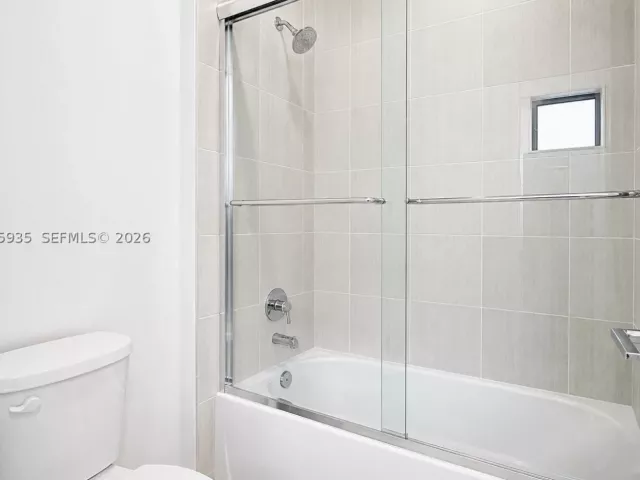 Продажа дома по адресу 4318 NW 81st Ave - фото 9370724