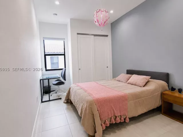 Продажа дома по адресу 4318 NW 81st Ave - фото 9370725