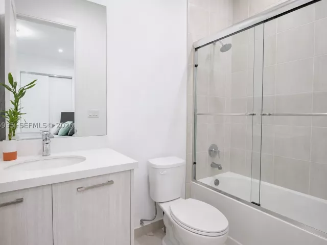 Продажа дома по адресу 4318 NW 81st Ave - фото 9370727