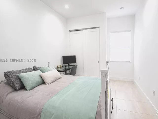 Продажа дома по адресу 4318 NW 81st Ave - фото 9370728