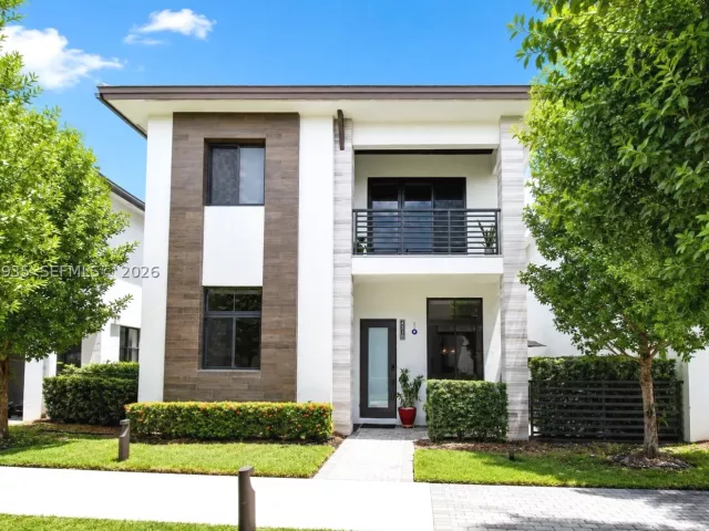 Продажа дома по адресу 4318 NW 81st Ave - фото 9370736