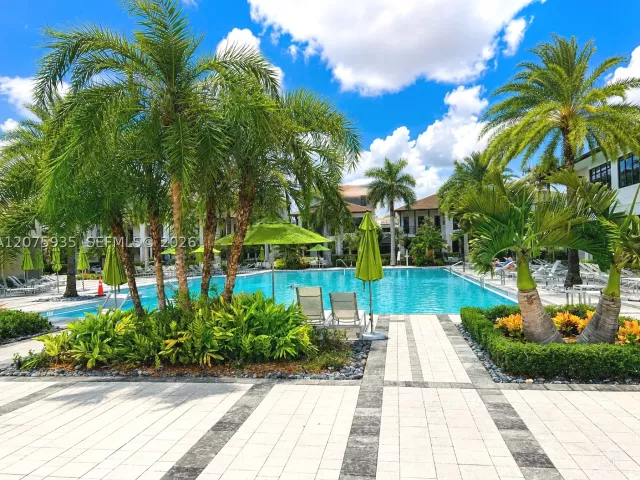 Продажа дома по адресу 4318 NW 81st Ave - фото 9370738