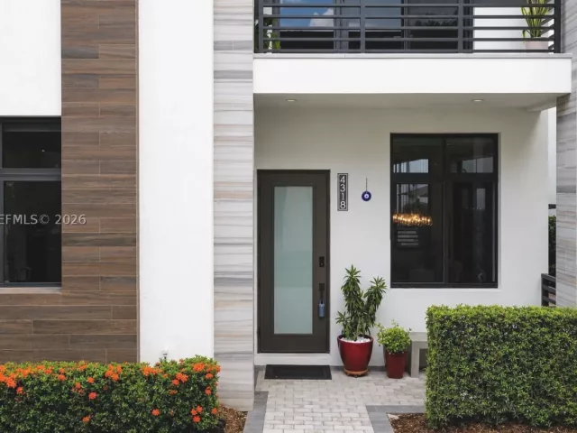 Продажа дома по адресу 4318 NW 81st Ave - фото 9370695