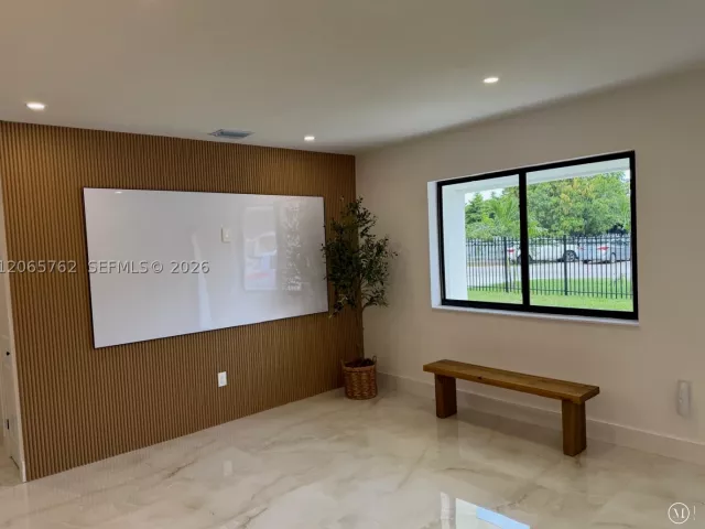 Продажа дома по адресу 1055 NW 143rd St - фото 9370831