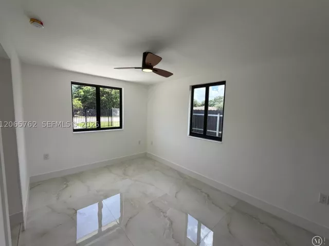 Продажа дома по адресу 1055 NW 143rd St - фото 9370835