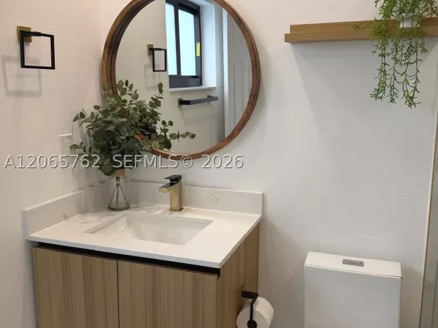 Продажа дома по адресу 1055 NW 143rd St - фото 9370837