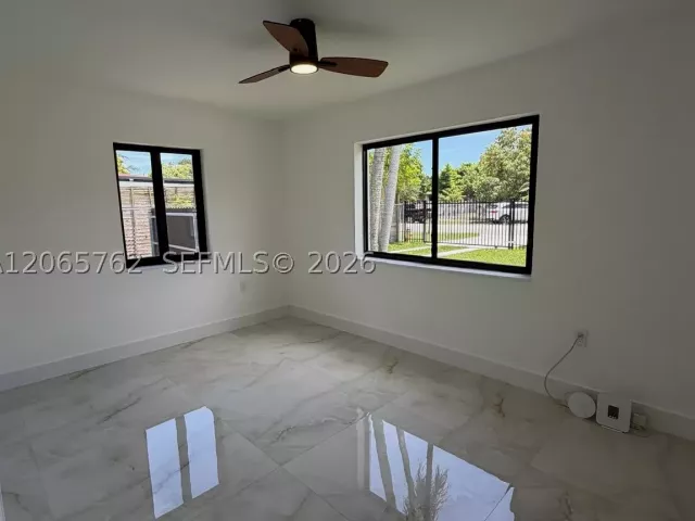 Продажа дома по адресу 1055 NW 143rd St - фото 9370842