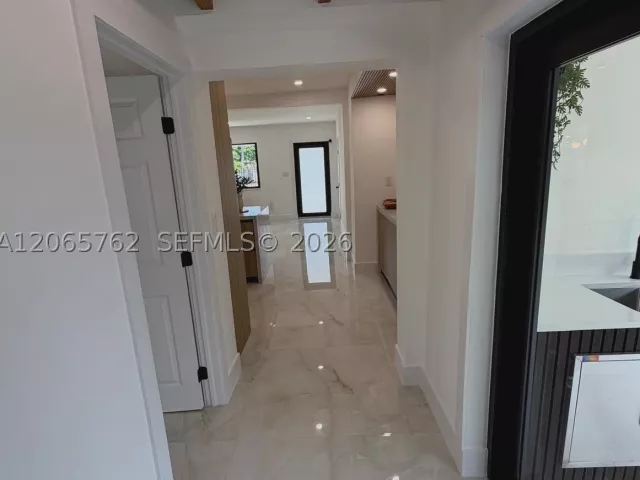 Продажа дома по адресу 1055 NW 143rd St - фото 9370855