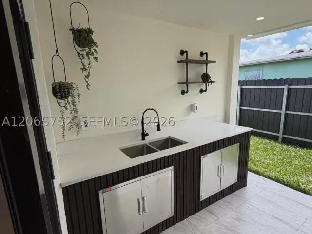 Продажа дома по адресу 1055 NW 143rd St - фото 9370857
