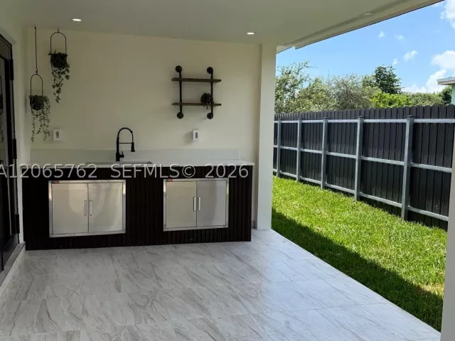 Продажа дома по адресу 1055 NW 143rd St - фото 9370859