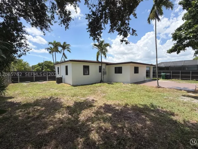 Продажа дома по адресу 1055 NW 143rd St - фото 9370865