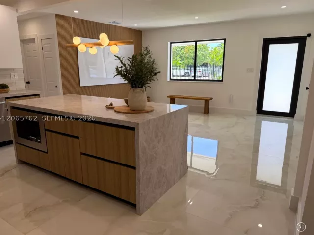 Продажа дома по адресу 1055 NW 143rd St - фото 9370825