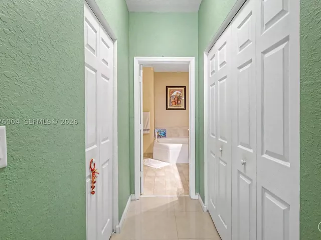 Продажа дома по адресу 527 SE 31st Ave - фото 9371013