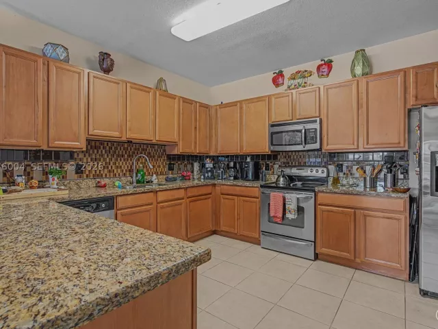 Продажа дома по адресу 527 SE 31st Ave - фото 9371002