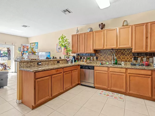 Продажа дома по адресу 527 SE 31st Ave - фото 9371003