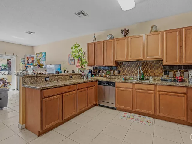 Продажа дома по адресу 527 SE 31st Ave - фото 9371004
