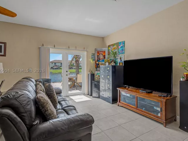 Продажа дома по адресу 527 SE 31st Ave - фото 9371006