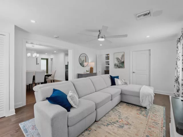Продажа дома по адресу 238 SW 10TH Avenue - фото 9376583