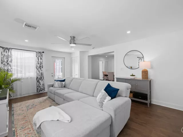 Продажа дома по адресу 238 SW 10TH Avenue - фото 9376584