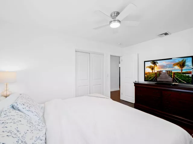 Продажа дома по адресу 238 SW 10TH Avenue - фото 9376587