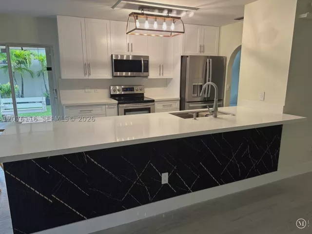 Продажа дома по адресу 1984 NW 179th Ave - фото 9377960