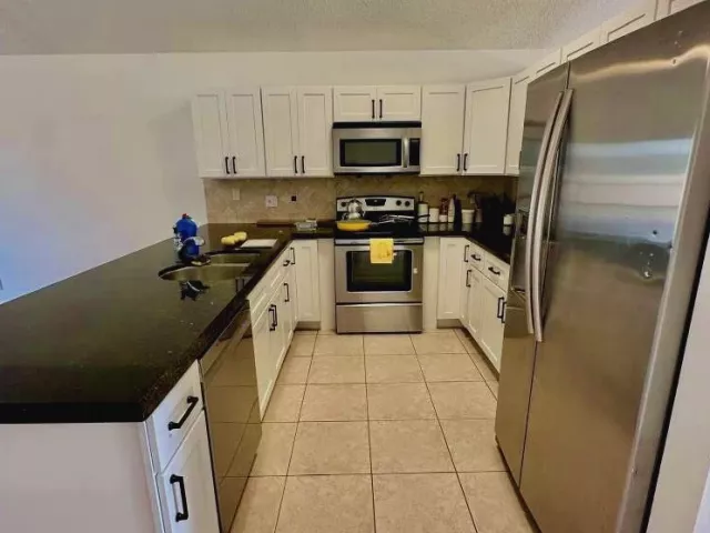 Продажа дома по адресу 22449 MIDDLETOWN Drive - фото 9372334