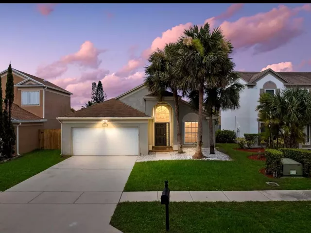 Продажа дома по адресу 22449 MIDDLETOWN Drive - фото 9372325