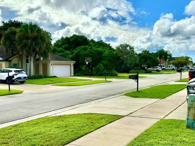 Продажа дома по адресу 22449 MIDDLETOWN Drive - фото 9372345