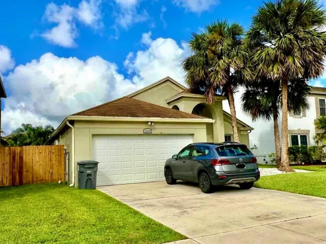 Продажа дома по адресу 22449 MIDDLETOWN Drive - фото 9372328