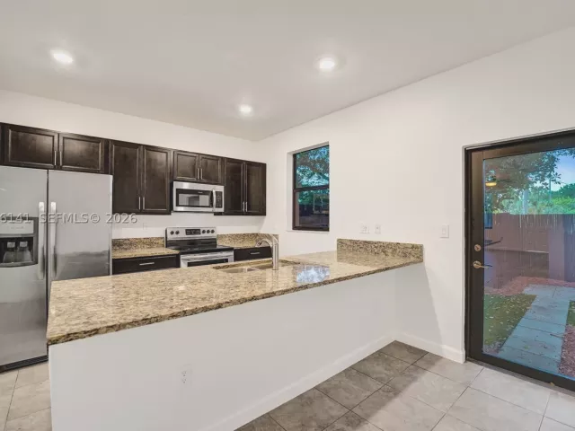 Продажа дома по адресу 2805 SW 17 Avenue 0 - фото 9372610