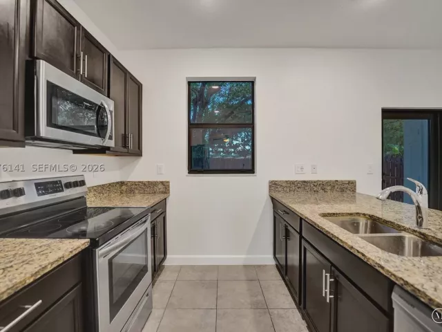 Продажа дома по адресу 2805 SW 17 Avenue 0 - фото 9372607