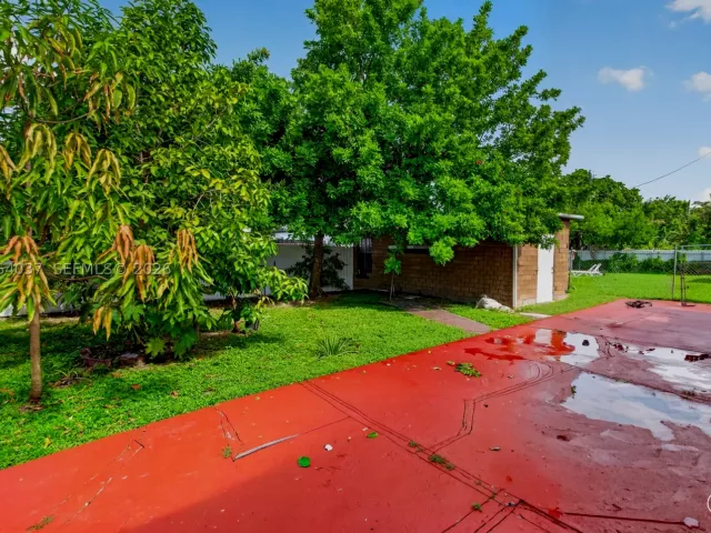 Продажа дома по адресу 17950 NW 6th court - фото 9372594