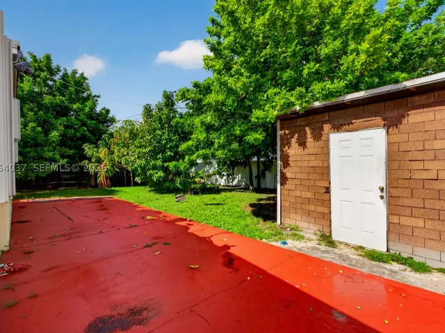 Продажа дома по адресу 17950 NW 6th court - фото 9372595
