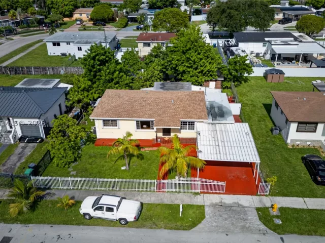 Продажа дома по адресу 17950 NW 6th court - фото 9372598