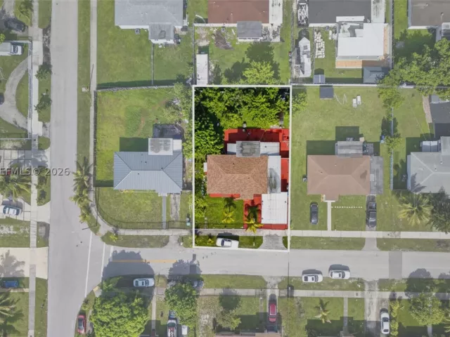 Продажа дома по адресу 17950 NW 6th court - фото 9372599