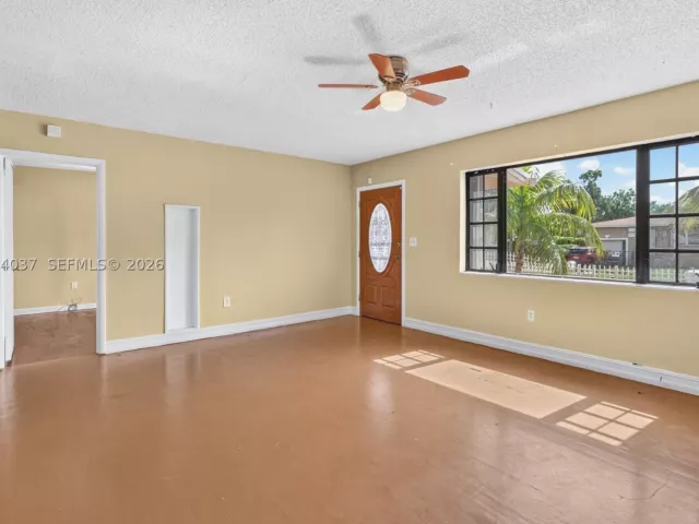 Продажа дома по адресу 17950 NW 6th court - фото 9372574