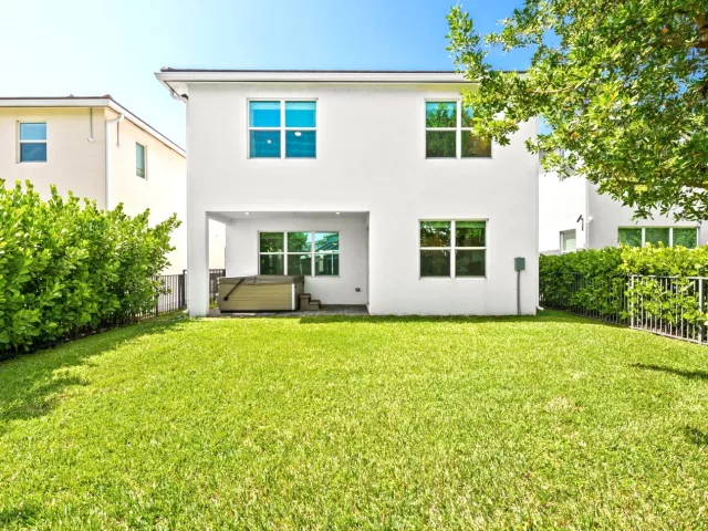 Продажа дома по адресу 1131 VERDE Court - фото 9375529