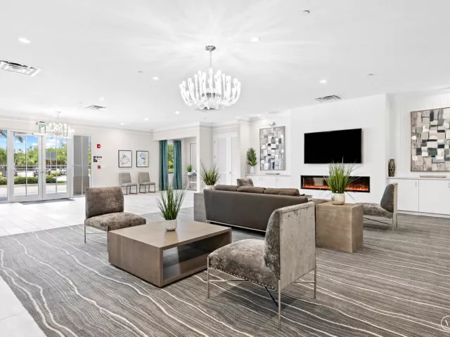 Продажа дома по адресу 1131 VERDE Court - фото 9375534