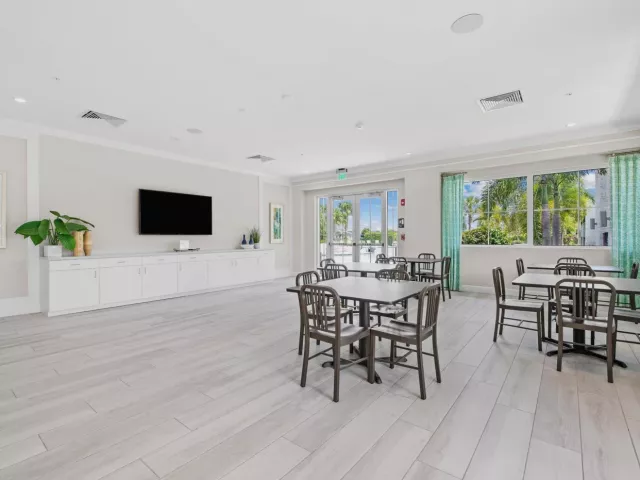 Продажа дома по адресу 1131 VERDE Court - фото 9375535