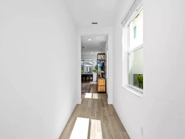 Продажа дома по адресу 1131 VERDE Court - фото 9375505