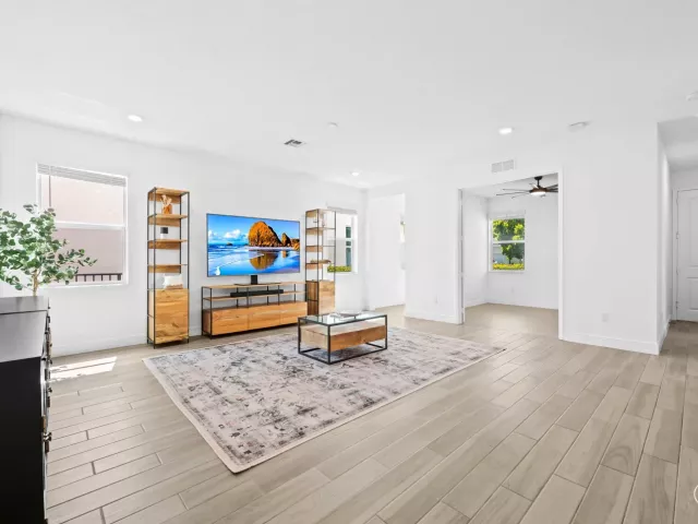 Продажа дома по адресу 1131 VERDE Court - фото 9375507