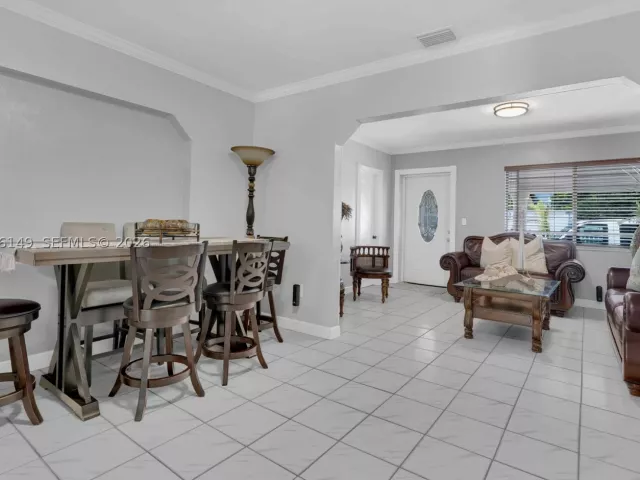 Продажа дома по адресу 3030 NW 90th St - фото 9373108