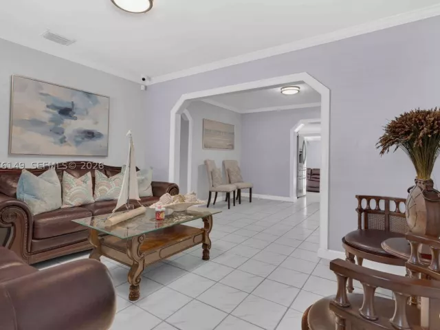 Продажа дома по адресу 3030 NW 90th St - фото 9373110