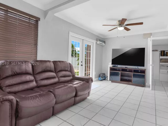 Продажа дома по адресу 3030 NW 90th St - фото 9373113