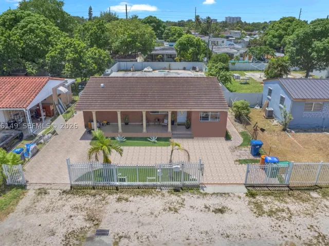 Продажа дома по адресу 3030 NW 90th St - фото 9373100