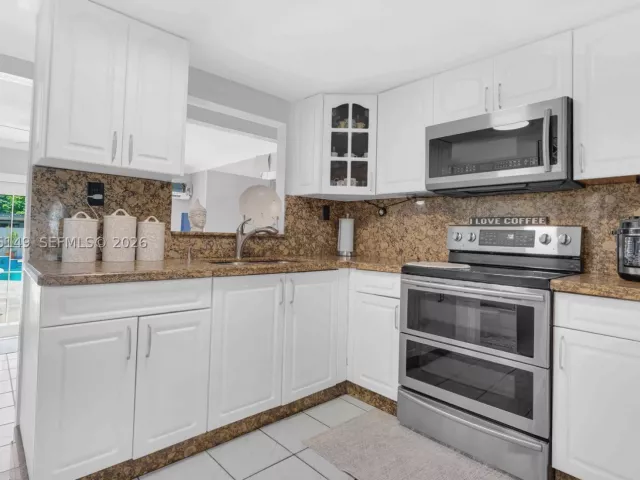Продажа дома по адресу 3030 NW 90th St - фото 9373118