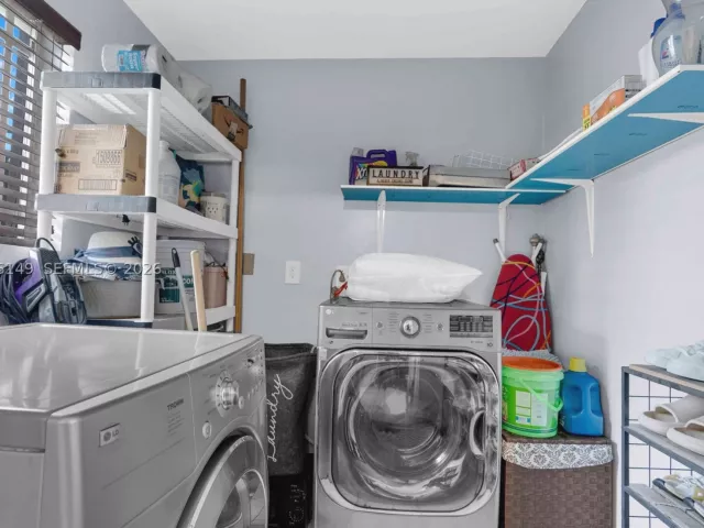Продажа дома по адресу 3030 NW 90th St - фото 9373121