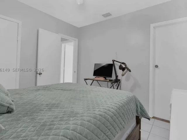Продажа дома по адресу 3030 NW 90th St - фото 9373127